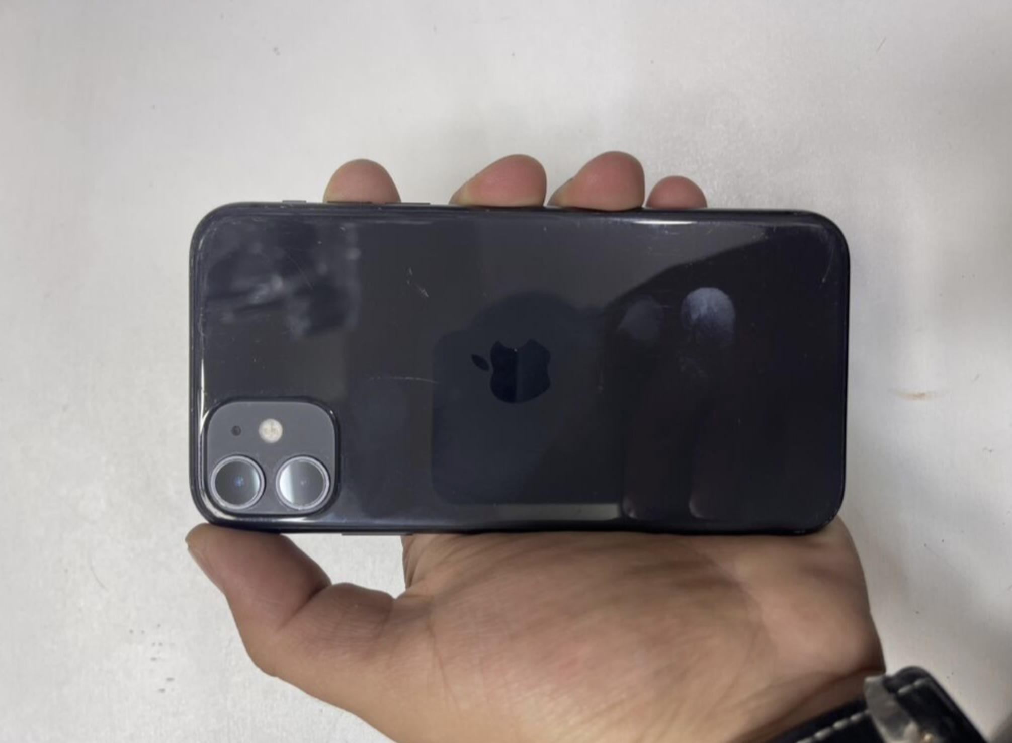 IPhone 11, Qara