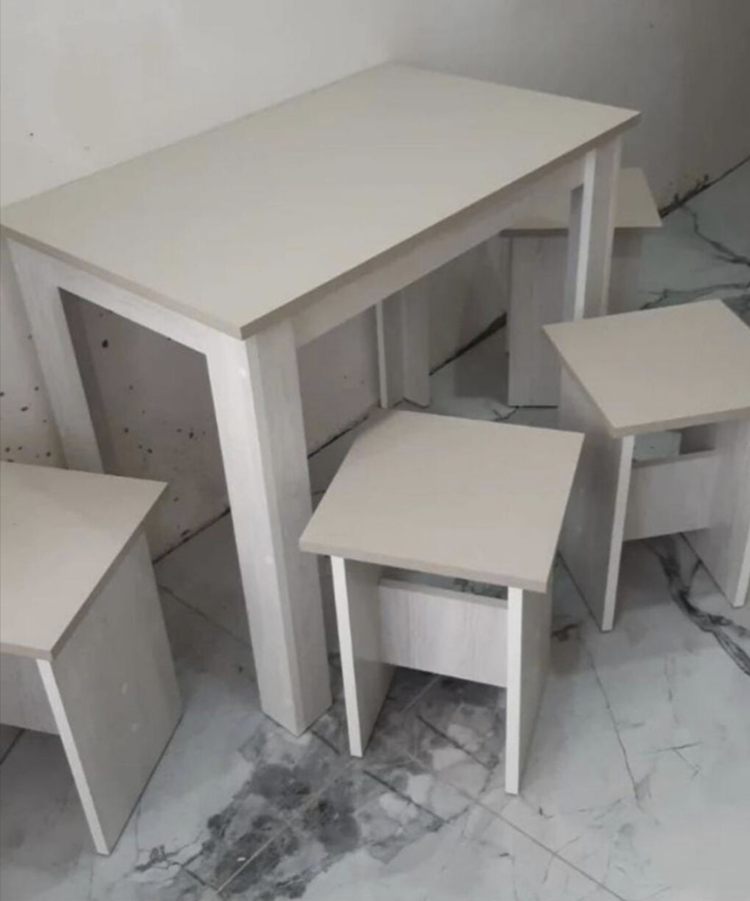 Yeni, 4 stul