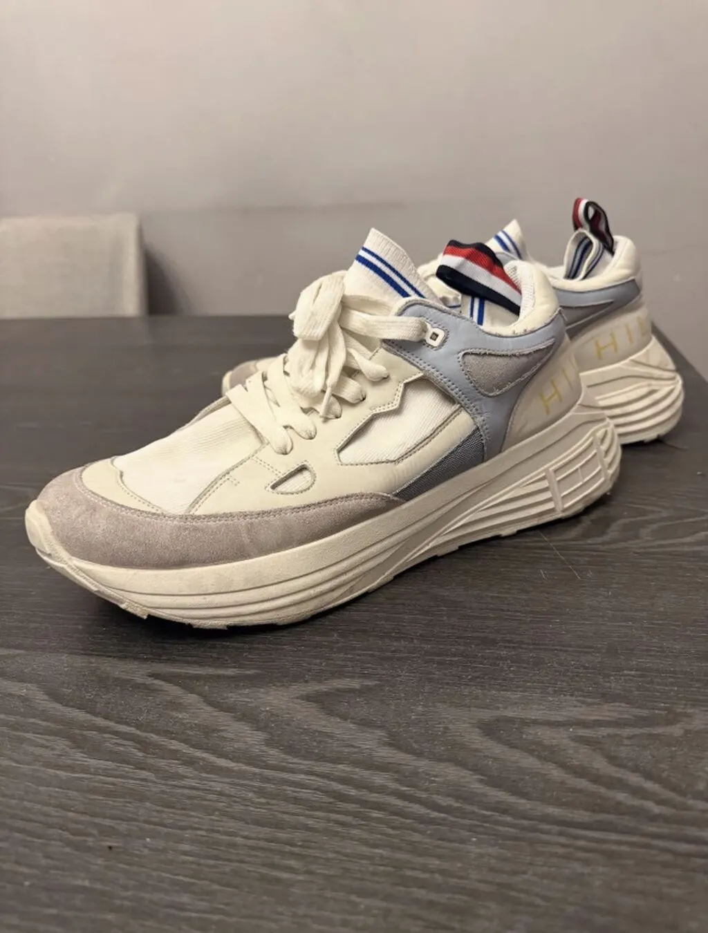 Orjinal Tommy Hilfiger 45 razmer Yeni veziyyetde, defektsiz