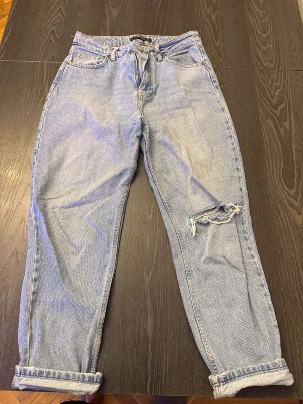 İki cüt jeans şalvar dəsti Heresi 10 azn