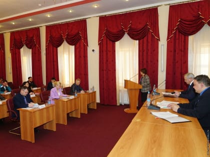 Депутаты приняли поправку в бюджет, утвердили положение о порядке образования территорий традиционного природопользования и согласовали расширение платных услуг кинодосугового цент