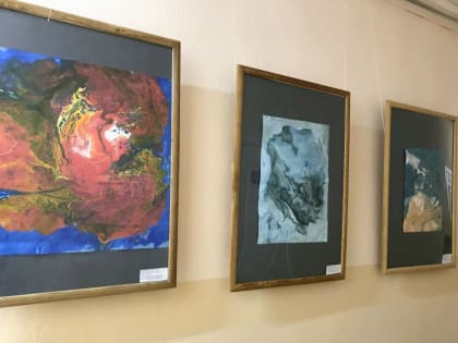 В Детской школе искусств Сосновоборска открылась необычная выставка «Рисуем музыку»