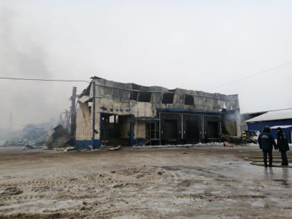 Пожар на ул. Пограничников, 9 в Красноярске продолжают тушить уже третий день