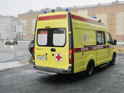 Когда реанимобиль включает маячки, норильские водители уступают дорогу