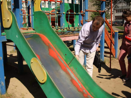 Большинство детских площадок в Красноярске признали небезопасными