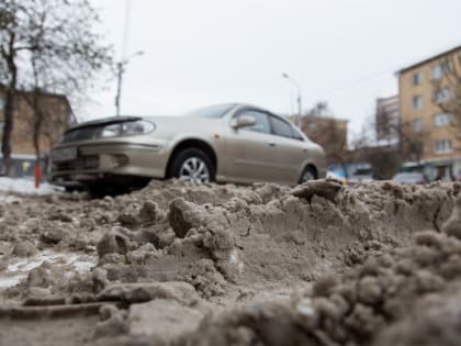 Мэрия объяснила гололед на дорогах Красноярска запретом химии