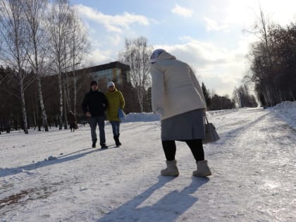 Коммунальные службы Сосновоборска в гололёд работают в усиленном режиме