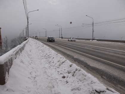 Из Центрального района Красноярска вывезли 24 КамАЗа бумажных объявлений
