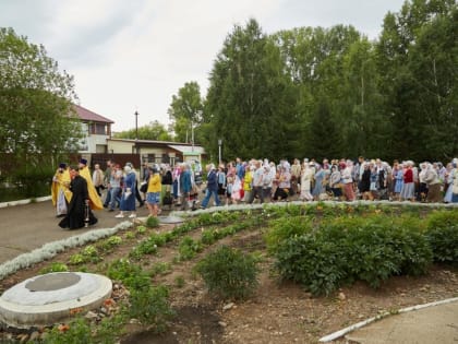 В Свято-Троицком соборе города Шарыпово отметили престольный праздник левого придела