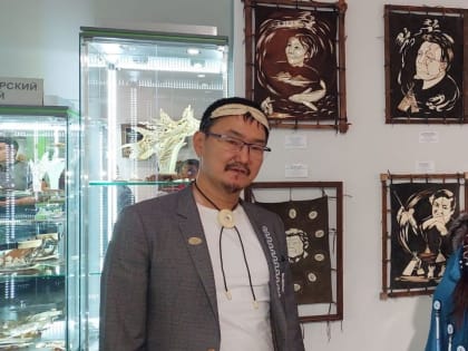 Дудинские косторезы представили свое творчество на Международной выставке в Магадане