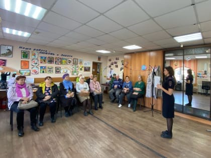 Сотрудники Госавтоинспекции Боготола провели ликбез по безопасности дорожного движения для маломобильных граждан