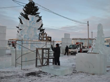 Ледовый городок обретает очертания