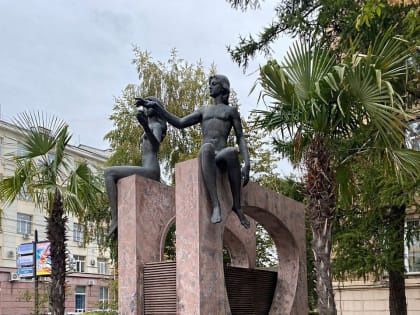 В Красноярске завтра начнут убирать с улиц пальмы и туи