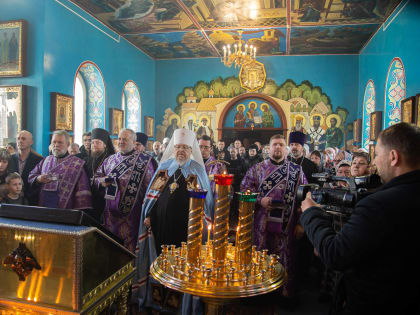 Архипастырь совершил Божественную литургию в Покровском храме в Назарове