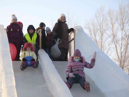Ледовый городок на острове Татышев переходит на новый режим работы