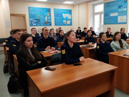 Старший следователь следственного отдела по городу Абакан Федор Глушков провел встречу со студентами Санкт-Петербургской академии СК России