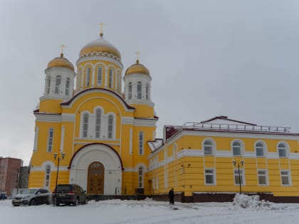 В Неделю о Страшном Суде епископ Агафангел совершил Литургию в храме великомученицы Варвары города Норильска
