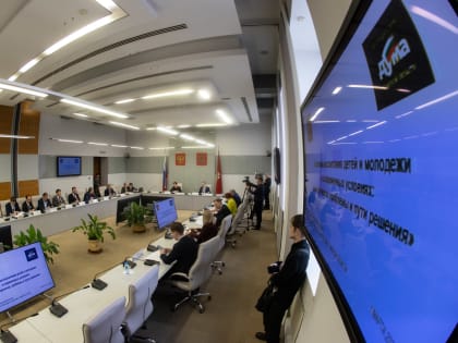 Законодатели Сибири предложили искать новые подходы к патриотическому воспитанию молодежи