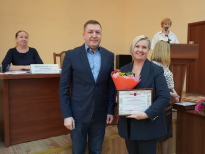 Депутаты горсовета Красноярска поздравили  сотрудников комиссий по делам несовершеннолетних  со 105-летием организации