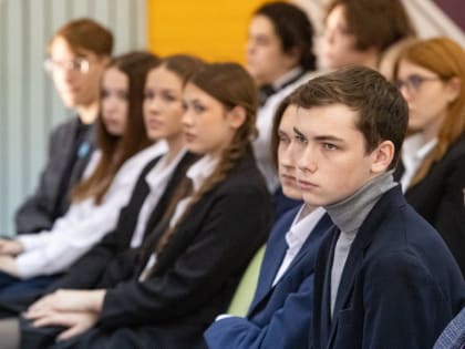 Спикер Заксобрания Алексей Додатко поговорил о&nbsp;важном со&nbsp;школьниками