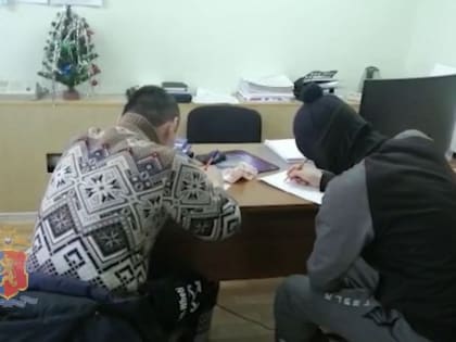 В Красноярском крае мужчина нашёл в своём кармане чужую карту и потратил с неё 13 тысяч