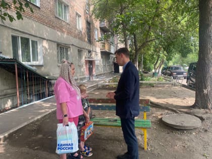 Илья Зайцев побывал в многодетной семье в рамках федеральной партийной акции «Собери ребенка в школу»