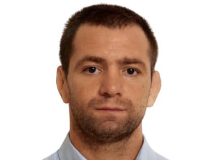 Красноярец спас женщину на Коммунальном мосту: она лежала на перилах и чуть не упала в воду