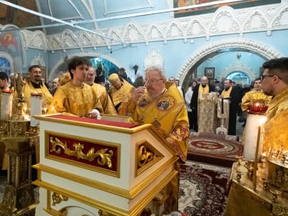 Правящий архиерей совершил всенощное бдение в Покровском кафедральном соборе