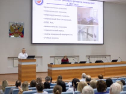 Главный врач КМКБСМП Сергей Гребенников представил коллективу отчет о работе больницы в 2022 году