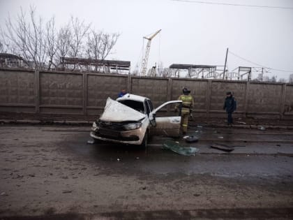 Неопытный водитель устроил ДТП с пострадавшими в центре Красноярска (видео)