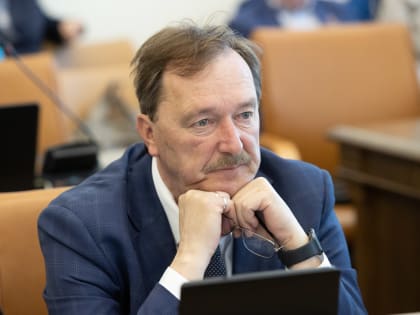 Еще один депутат Заксобрания отказался от мандата