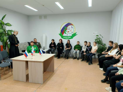 Ачинский священник стал участником встречи с учениками СОШ №4 в преддверии Дня памяти жертв политических репрессий