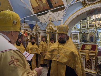 Правящий архиерей совершил всенощное бдение в Покровском соборе Красноярска