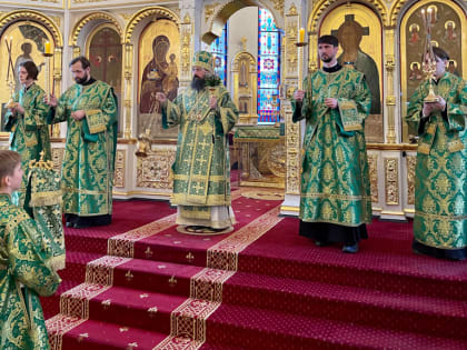 В канун празднования Входа Господня в Иерусалим епископ Агафангел совершил всенощное бдение в кафедральном соборе города Норильска