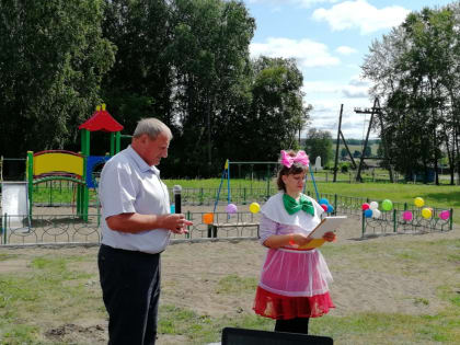 В селе Берёзовское торжественно открыли детскую площадку, построенную на средства социального партнера АО «РУСАЛ»