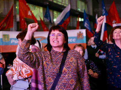 В Красноярске состоялся митинг-концерт в поддержку Вооружённых сил РФ