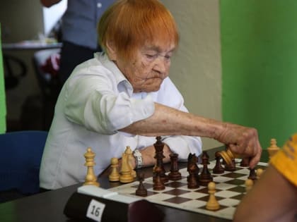 Молодёжь и «старшее поколение» сыграли в шахматы