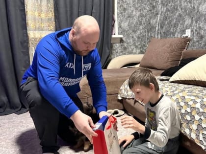 Партийцы Железногорска исполняют новогодние желания маленьких земляков