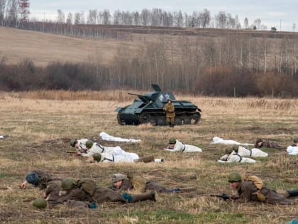 В селе Еловое в честь Дня народного единства реконструировали эпизод наступательной операции «Марс» (видео)