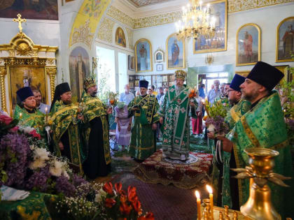 Правящий архиерей совершил всенощное бдение в Свято-Троицком соборе Красноярска