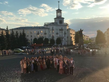 Железногорск принял участие во флешмобе «Слава созидателям!»