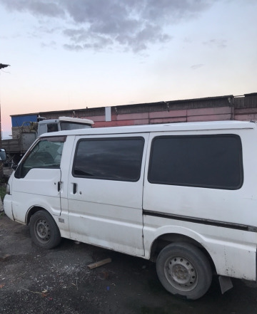 Nissan Vanette 2000