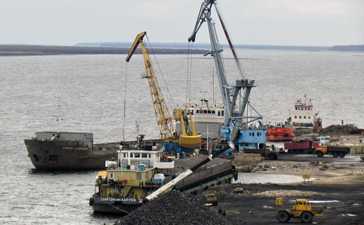 Северный завоз уголь. АО ХМТП Хатангский морской торговый порт. Морской порт Хатанга. Хатанга ХМТП. Хатанга Речной порт.