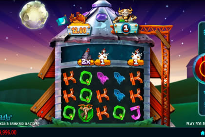 Lucky Clucks 3: Barnyard Blastoff gameplay image