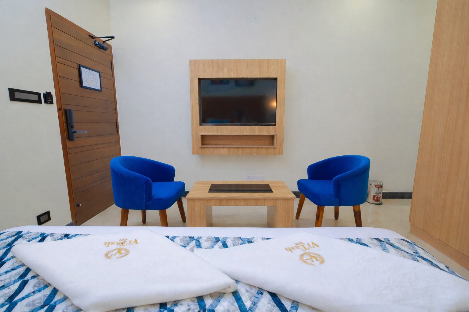 Semi-Deluxe Room - Image 3