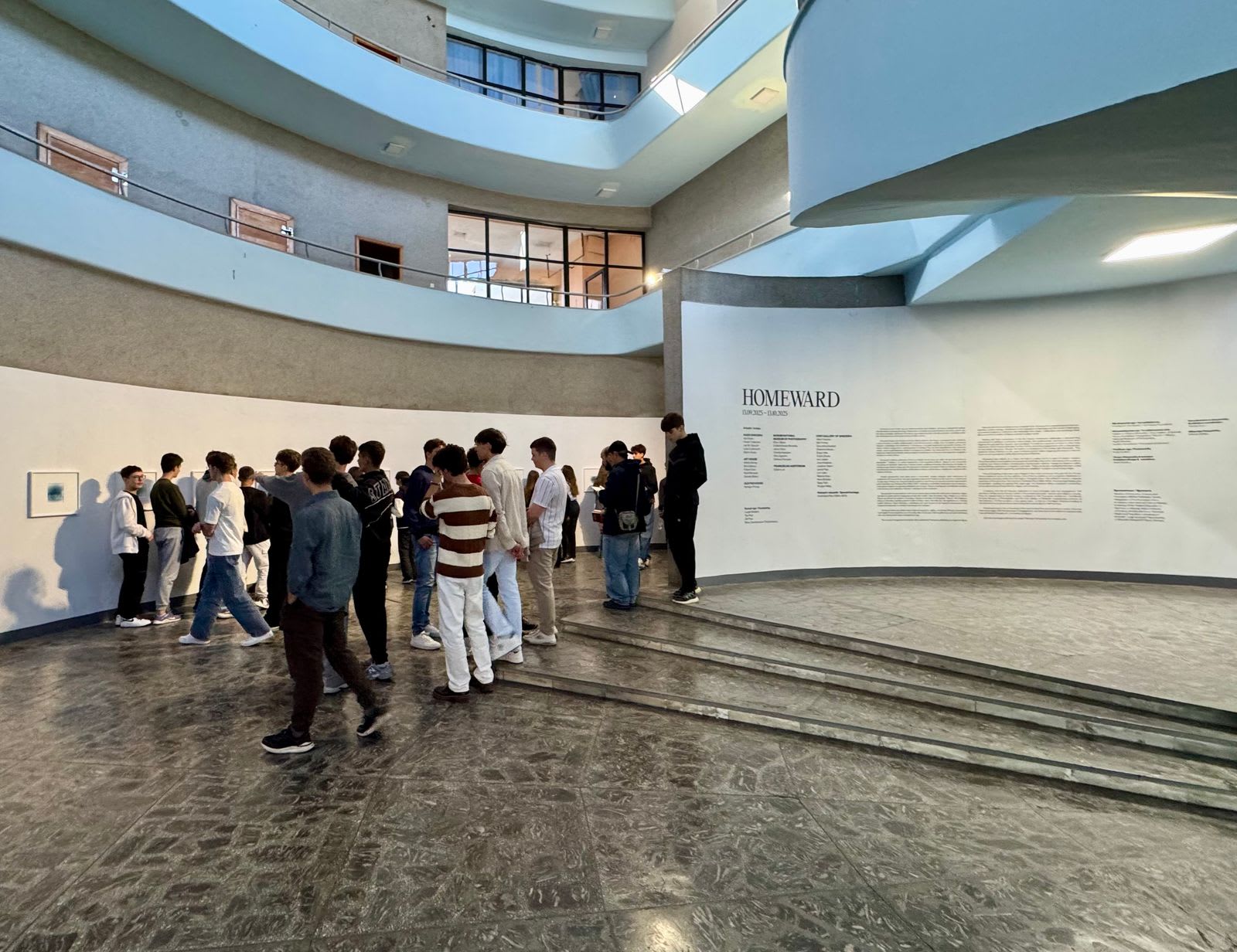 Cover image for Vizitë në ekspozitën “Kthimi në shtëpi”