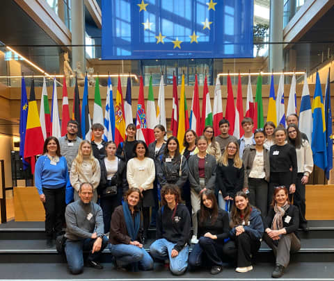 Cover image for Eljub Dialog në Strasburg