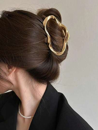 Gold Hollow Wavy Hair Claw Clip