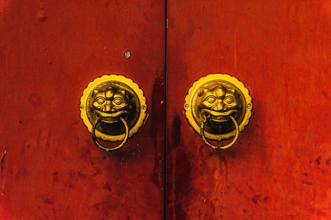 Kitchen cabinet hardware pulls and knobs for Washington DC homes