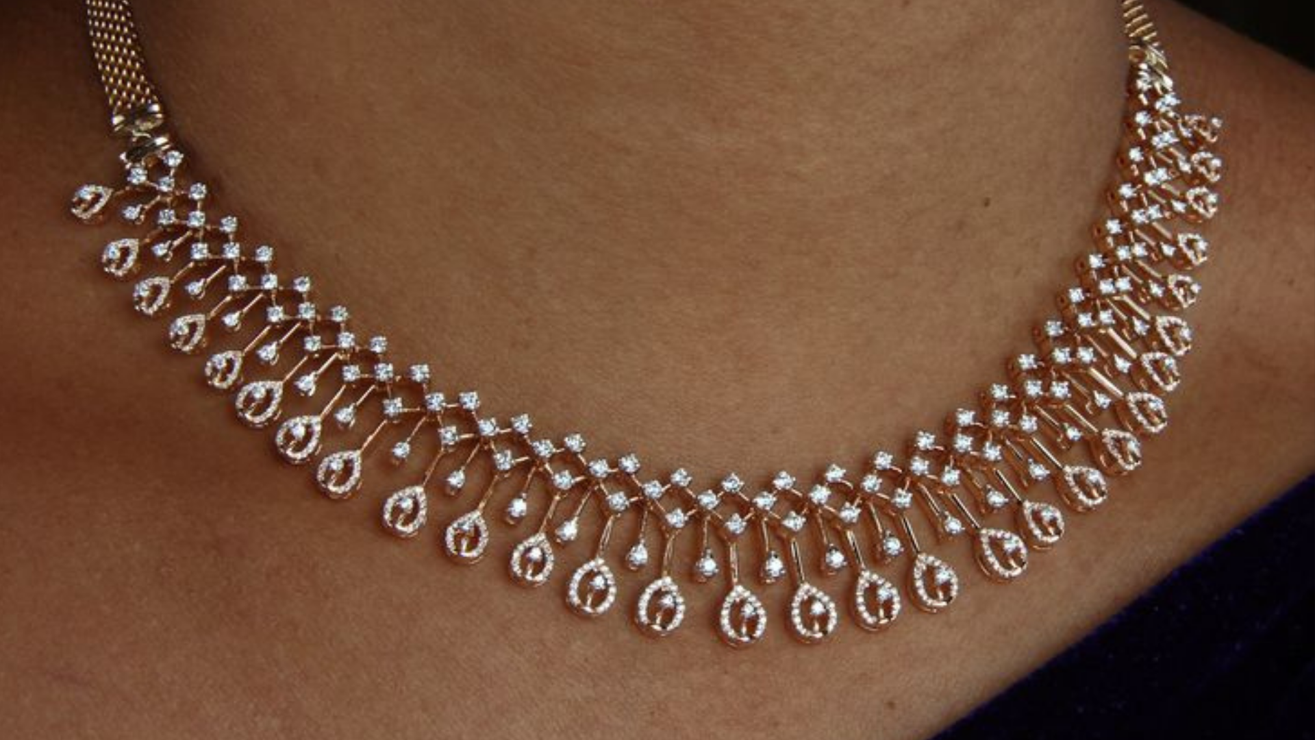 Elegant necklace with a custom design